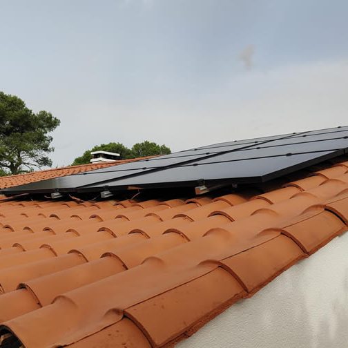 panneaux photovoltaïques posés sur toiture