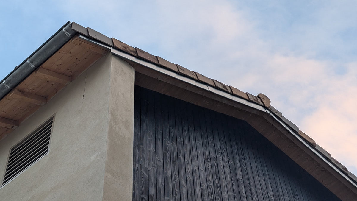 Exemple de larmier posé en pignon