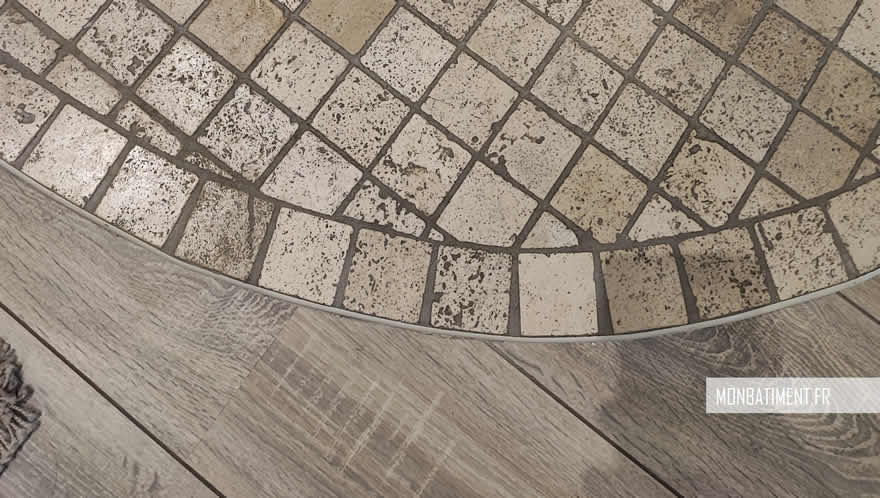 Jonction entre parquet et carrelage en mosaique