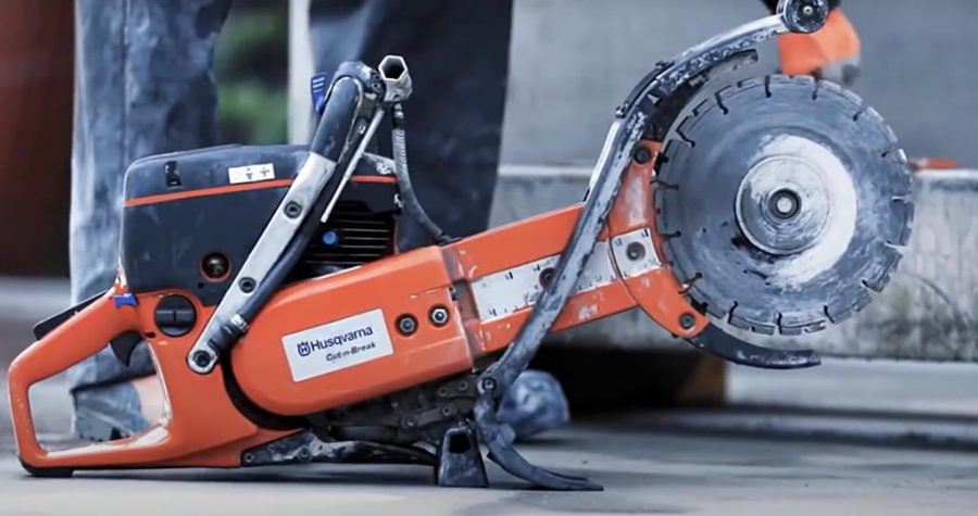 Test scie à onglet coulissante Evolution Power Tools R255SMS-DB : polyvalence et précision