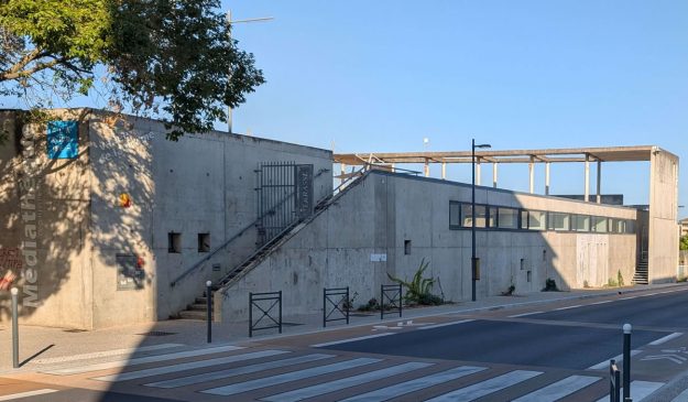 Architecture et style brutaliste moderne