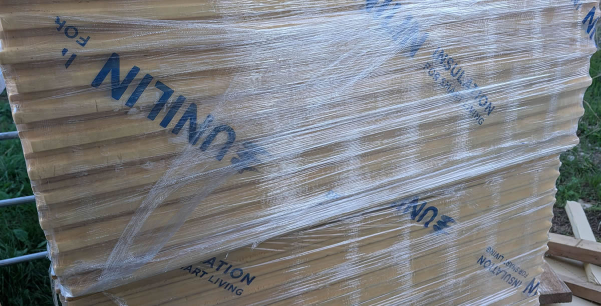 FLOOR K / Le colisage de l'isolant