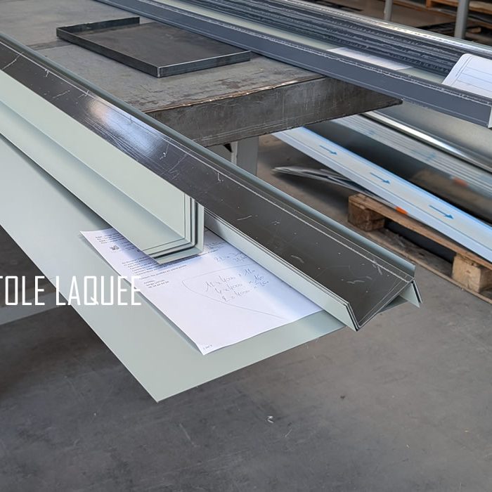 Pliage de tôle laquée en construction Pliage de tôle laquée en construction
