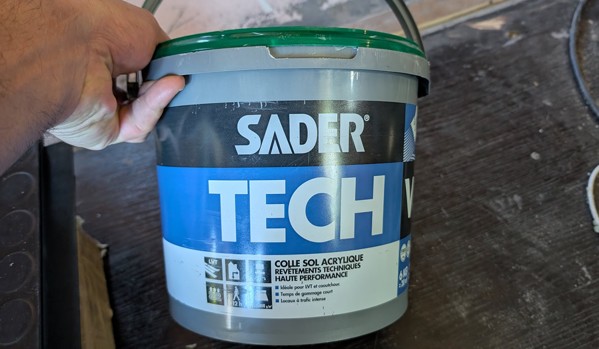 Colle acrylique pour sols PVC et Vinyle